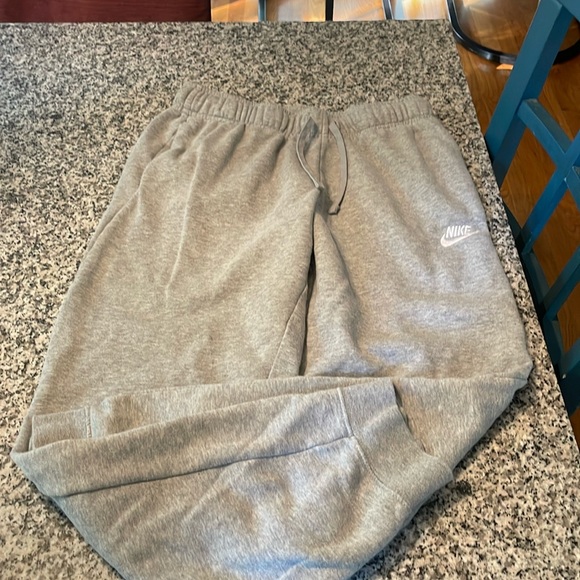 Nike sweat pants - Picture 1 of 3